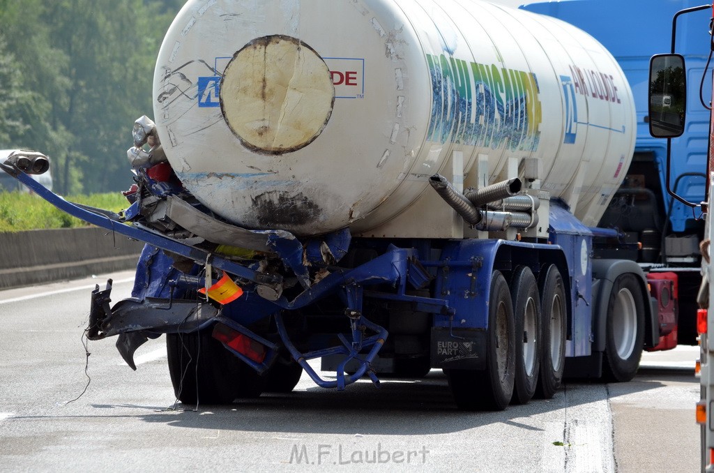 Schwerer VU A 1 Rich Koeln hinter AS Burscheid P163.JPG - Miklos Laubert